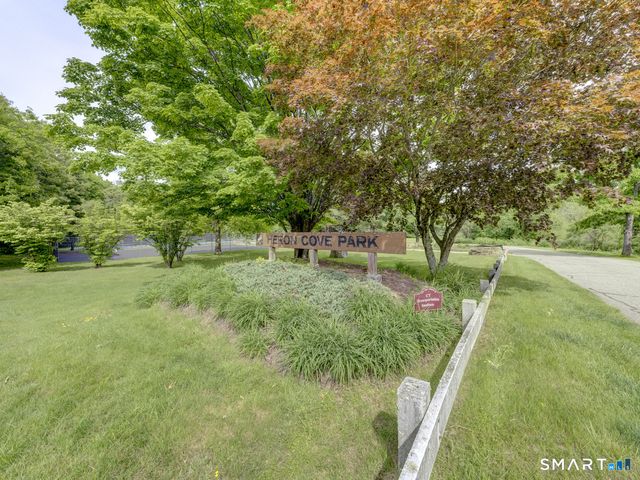 32 Avebury Lane, Tolland, CT 06084