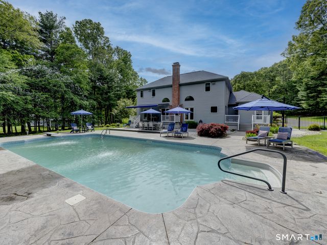 32 Avebury Lane, Tolland, CT 06084