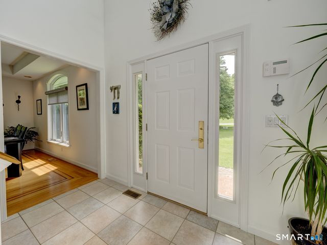 32 Avebury Lane, Tolland, CT 06084