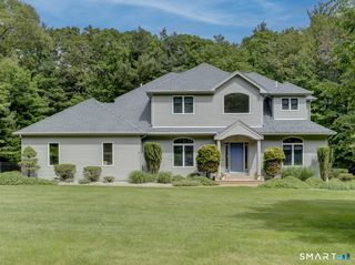 32 Avebury Lane, Tolland, CT 06084