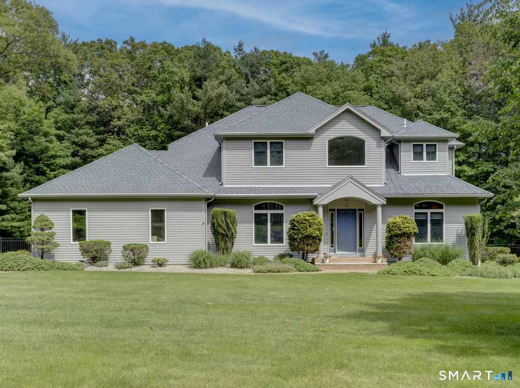 32 Avebury Lane, Tolland, CT 06084
