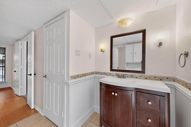 7522 Holly Hill Drive 14, Dallas, TX 75231