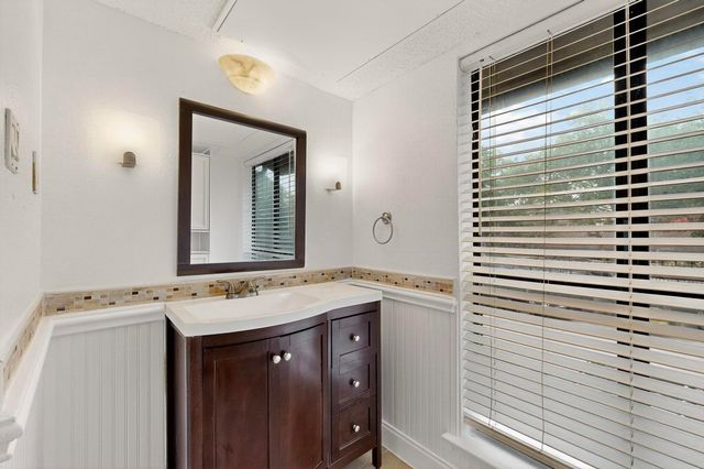 7522 Holly Hill Drive 14, Dallas, TX 75231