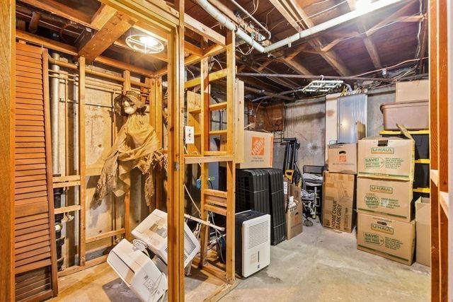 78 Circuit Rd, Weymouth, MA 02190