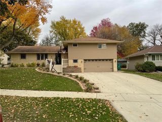 402 21st Street NW, Austin, MN 55912