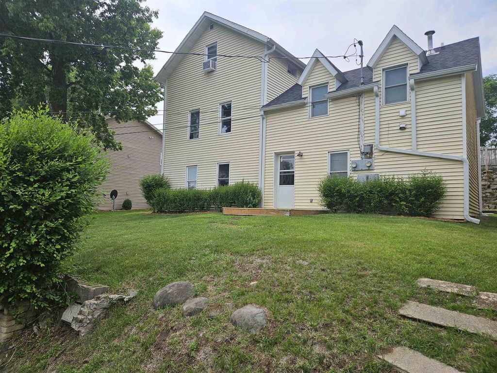 506 E Cook Street, Portage, WI 53901