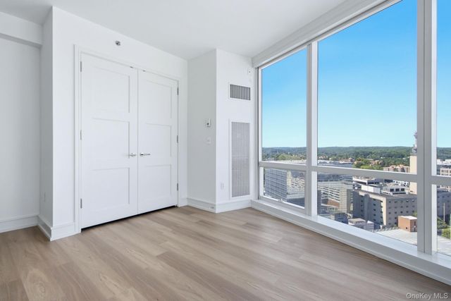 1 Renaissance Square 26G, White Plains, NY 10601