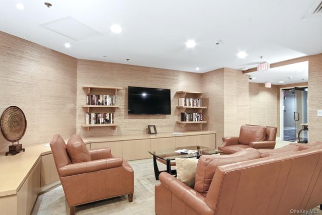 1 Renaissance Square 26G, White Plains, NY 10601