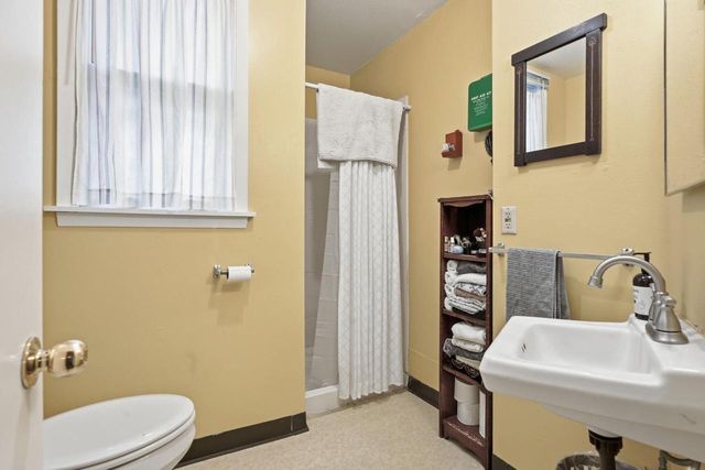 2031 E Washington Avenue, Madison, WI 53704