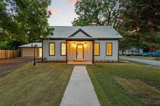 821 Doss Street, Bonham, TX 75418
