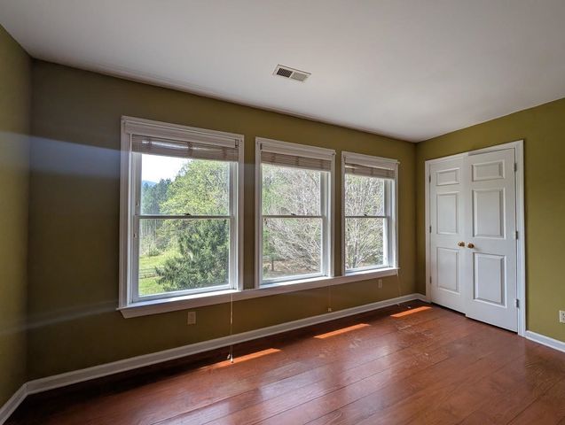 448 PINE NEEDLES LN, Afton, VA 22920