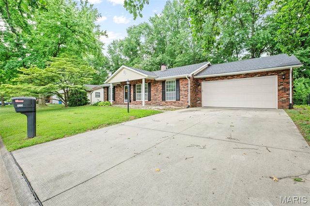 125 Turnbridge Drive, Swansea, IL 62226