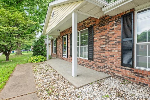 125 Turnbridge Drive, Swansea, IL 62226