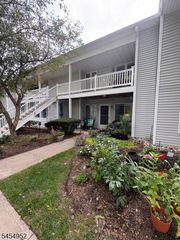 23 Village Green Rd, Bedminster Twp., NJ 07921