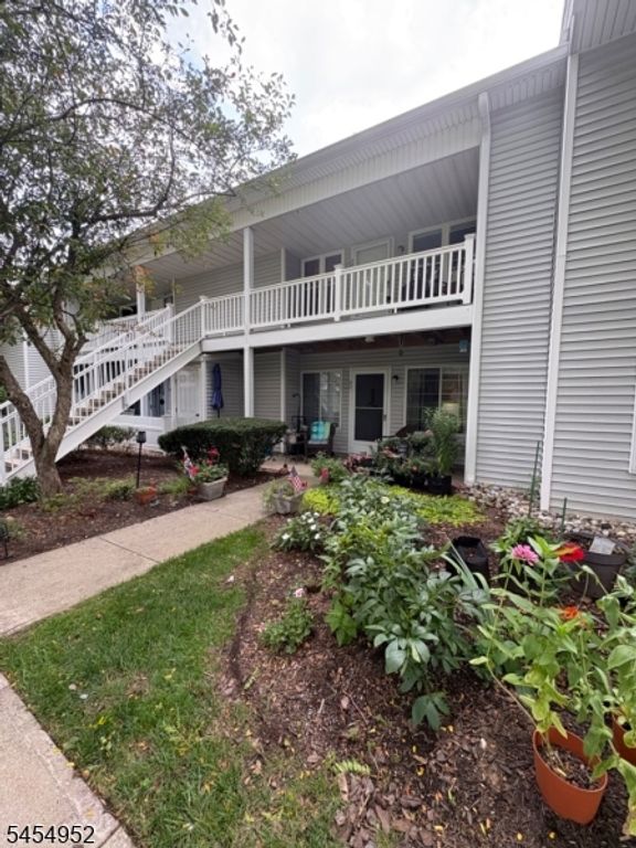 23 Village Green Rd, Bedminster Twp., NJ 07921