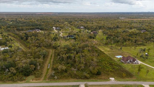 32003 Bayou Bend, Richwood, TX 77515