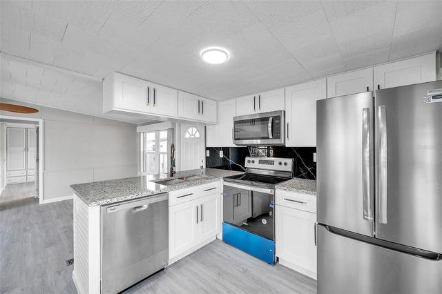 4851 W GANDY BOULEVARD B6-L27, Tampa, FL 33611