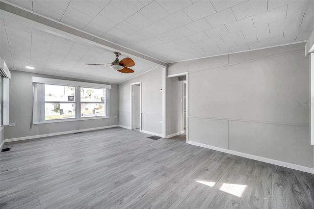 4851 W GANDY BOULEVARD B6-L27, Tampa, FL 33611