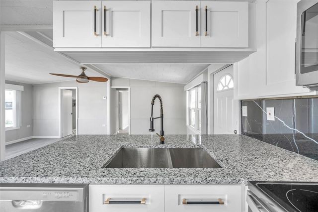 4851 W GANDY BOULEVARD B6-L27, Tampa, FL 33611