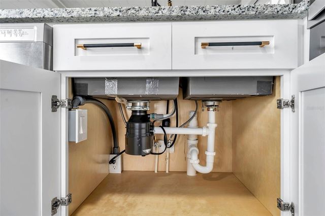 4851 W GANDY BOULEVARD B6-L27, Tampa, FL 33611