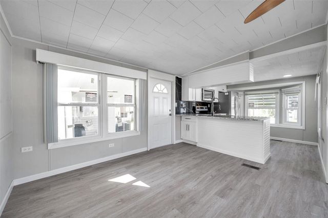 4851 W GANDY BOULEVARD B6-L27, Tampa, FL 33611