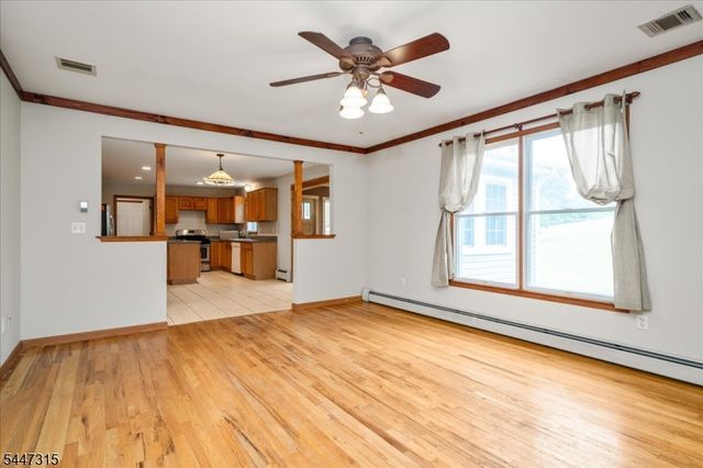 9 Carriage Ln, Hardyston Twp., NJ 07419