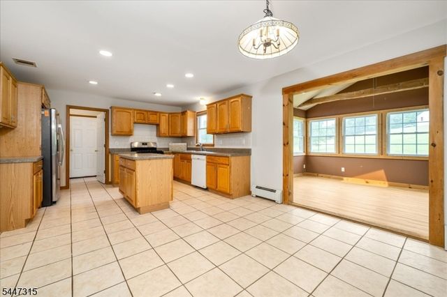 9 Carriage Ln, Hardyston Twp., NJ 07419