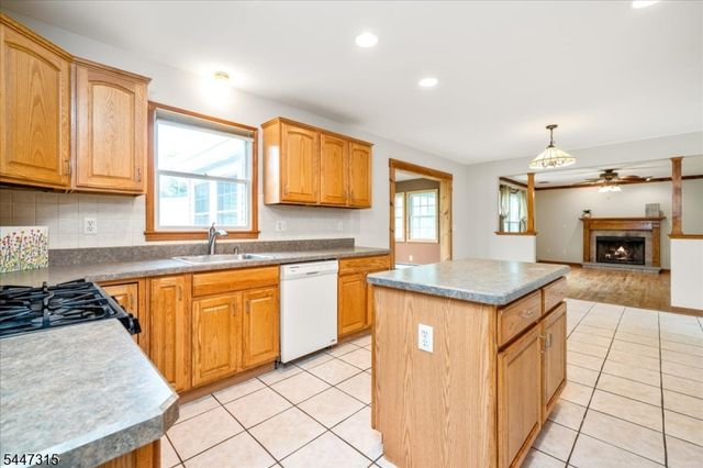 9 Carriage Ln, Hardyston Twp., NJ 07419