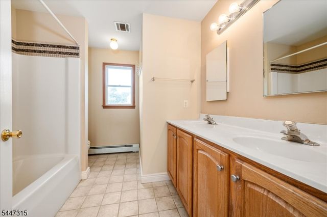 9 Carriage Ln, Hardyston Twp., NJ 07419