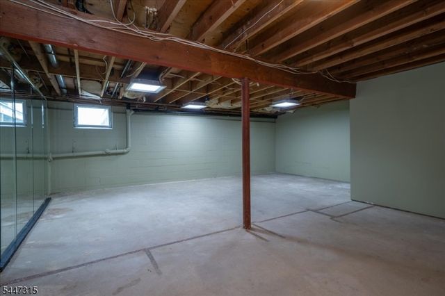 9 Carriage Ln, Hardyston Twp., NJ 07419