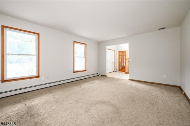 9 Carriage Ln, Hardyston Twp., NJ 07419