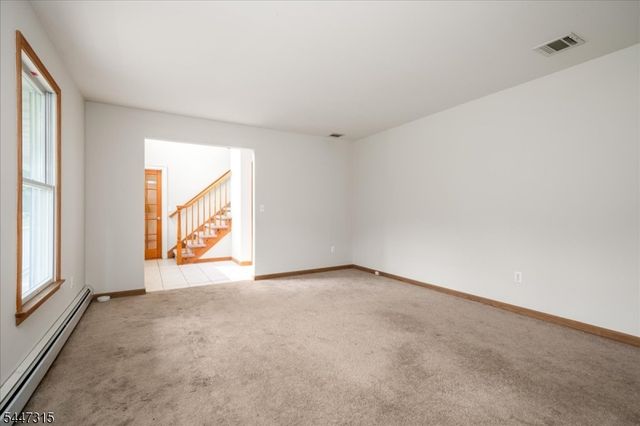 9 Carriage Ln, Hardyston Twp., NJ 07419