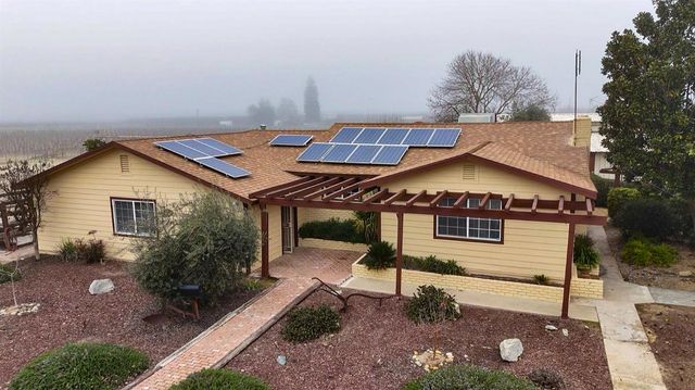 2104 W Magnolia Avenue, Caruthers, CA 93609