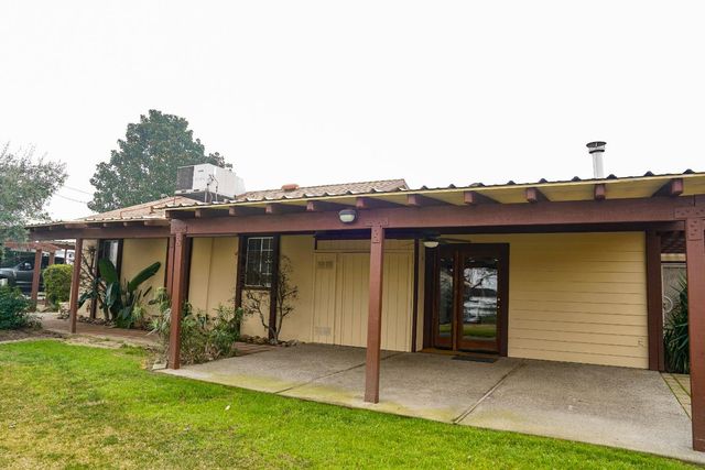 2104 W Magnolia Avenue, Caruthers, CA 93609