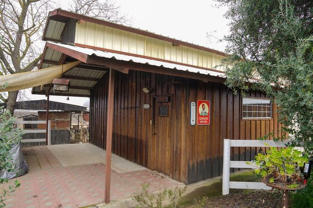 2104 W Magnolia Avenue, Caruthers, CA 93609