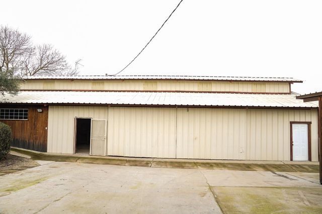 2104 W Magnolia Avenue, Caruthers, CA 93609