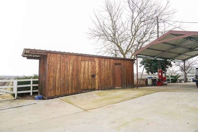 2104 W Magnolia Avenue, Caruthers, CA 93609