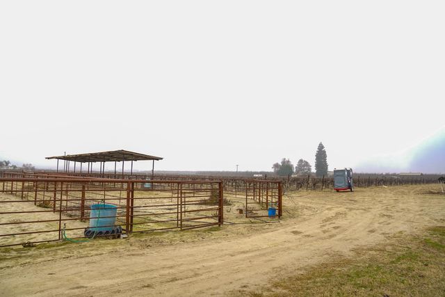 2104 W Magnolia Avenue, Caruthers, CA 93609