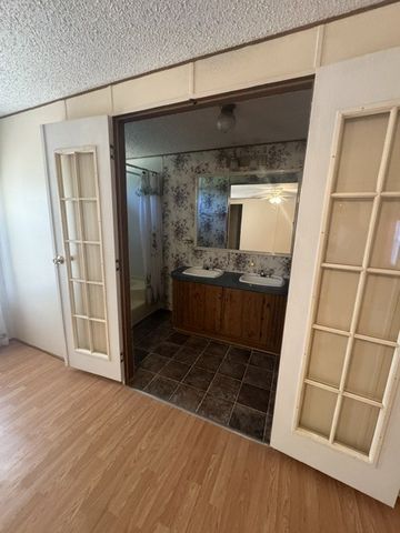 479 Horseshoe Bend Rd, Linden, TN 37096