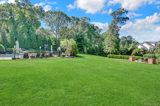 36 Old Field Road, Setauket, NY 11733