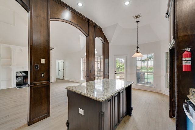 8209 Shoshoni Drive, Arlington, TX 76002