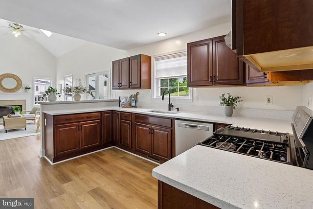 20893 FOWLERS MILL CIR, Ashburn, VA 20147