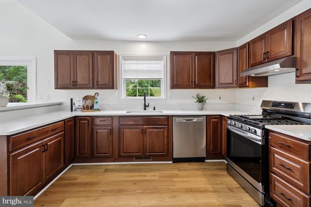 20893 FOWLERS MILL CIR, Ashburn, VA 20147