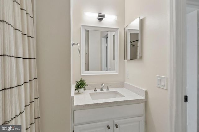 20893 FOWLERS MILL CIR, Ashburn, VA 20147