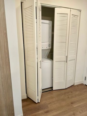 350 N Canal Street 1209, Chicago, IL 60606