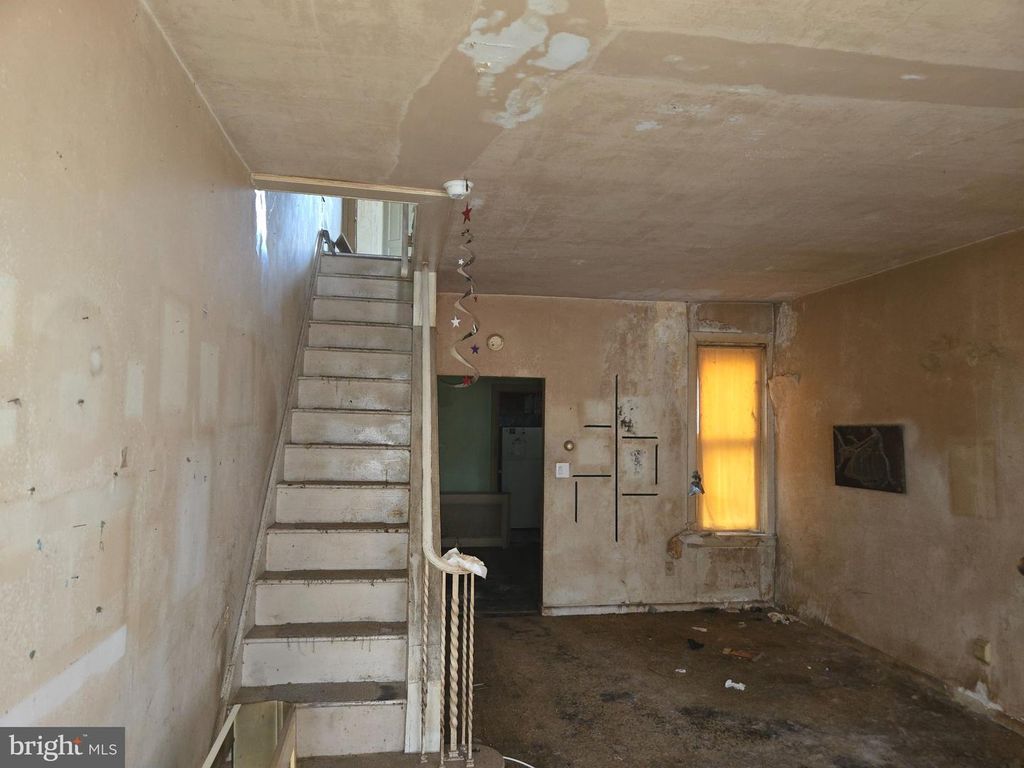 113 W WISHART ST, PHILADELPHIA, PA 19133 — photo 2