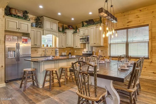 604 Cherokee Orchard Road, Gatlinburg, TN 37738