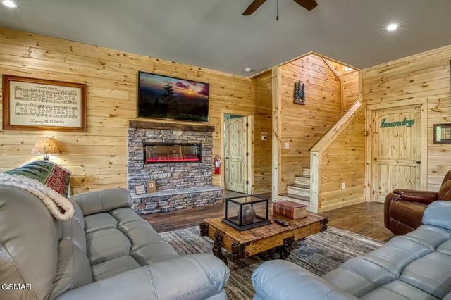 604 Cherokee Orchard Road, Gatlinburg, TN 37738