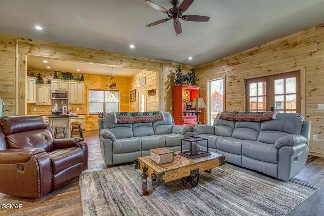 604 Cherokee Orchard Road, Gatlinburg, TN 37738