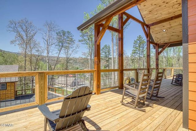 604 Cherokee Orchard Road, Gatlinburg, TN 37738